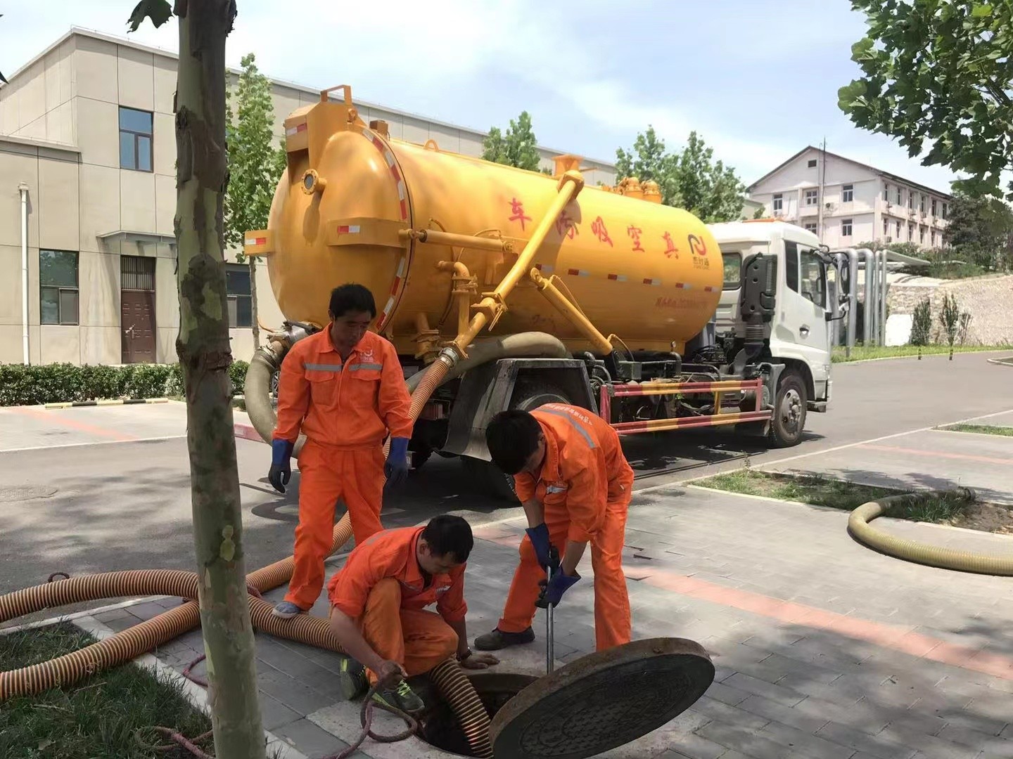 绥化化粪池清理与5-8吨吸粪车施工效率分析